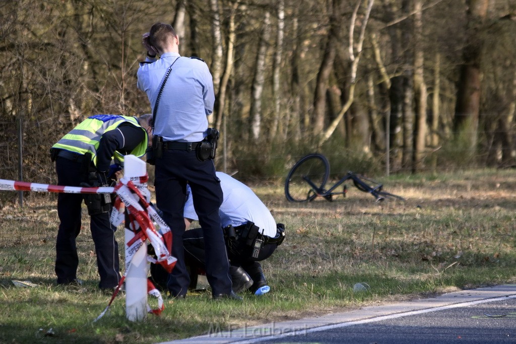 Schwerer VU Krad Fahrrad Koeln Porz Alte Koelnerstr P174.JPG - Miklos Laubert